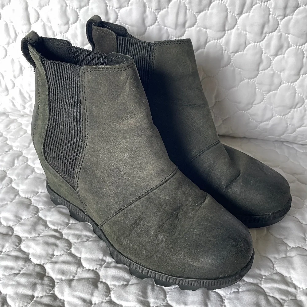 SOREL‎ Joan of Arctic Wedge II Chelsea Boots Size 8.5